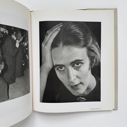 Femmes, de l'enfance à la Vieillesse: Women, from the cradle to old age 1929 / 1955