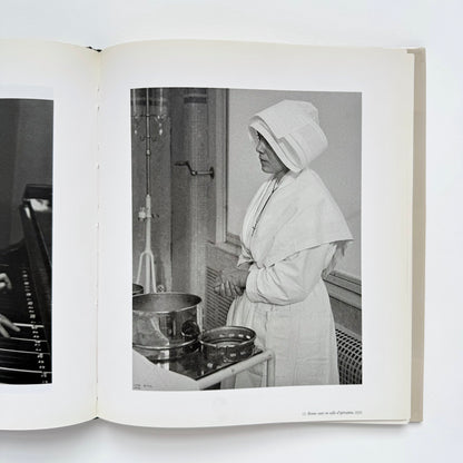 Femmes, de l'enfance à la Vieillesse: Women, from the cradle to old age 1929 / 1955